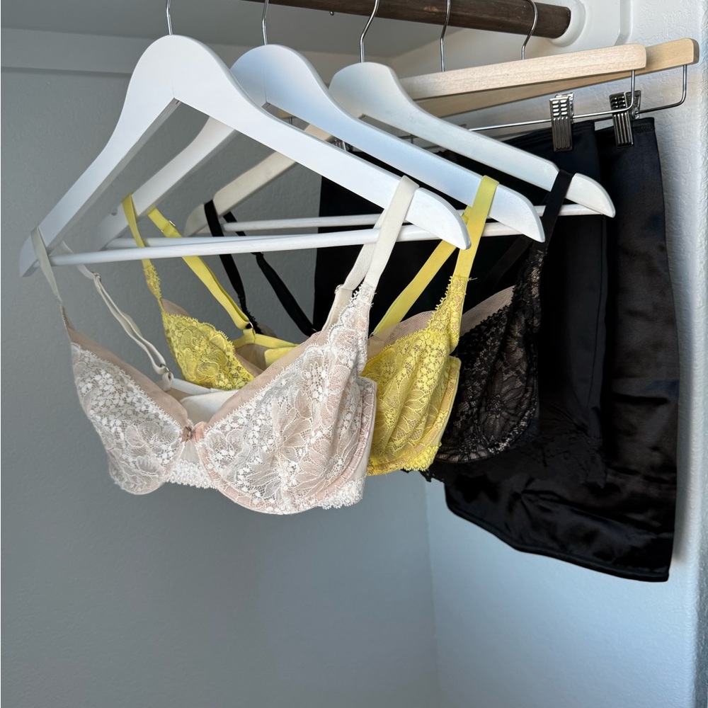 Victoria Secret LikeNew Bras, Size 32DD